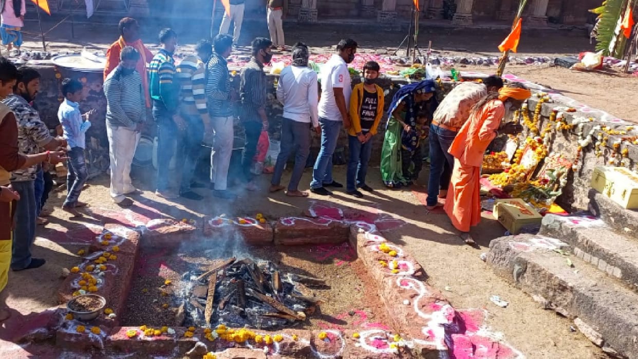Vasant Panchami in Dhar: Bhojshala, waving saffron flag, chanting of Maa Saraswati