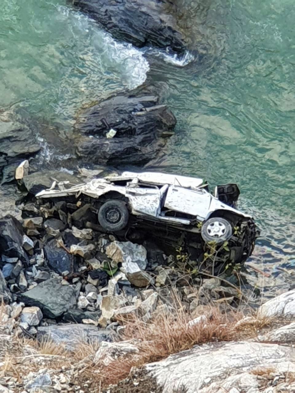 car fell in river,  driver died
