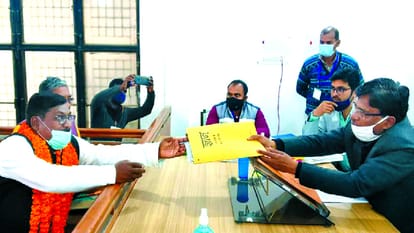 Kaushambi: 12 including Nagendra Singh, Lal Bahadur, Pooja Pal and Atul Dwivedi filled the form
