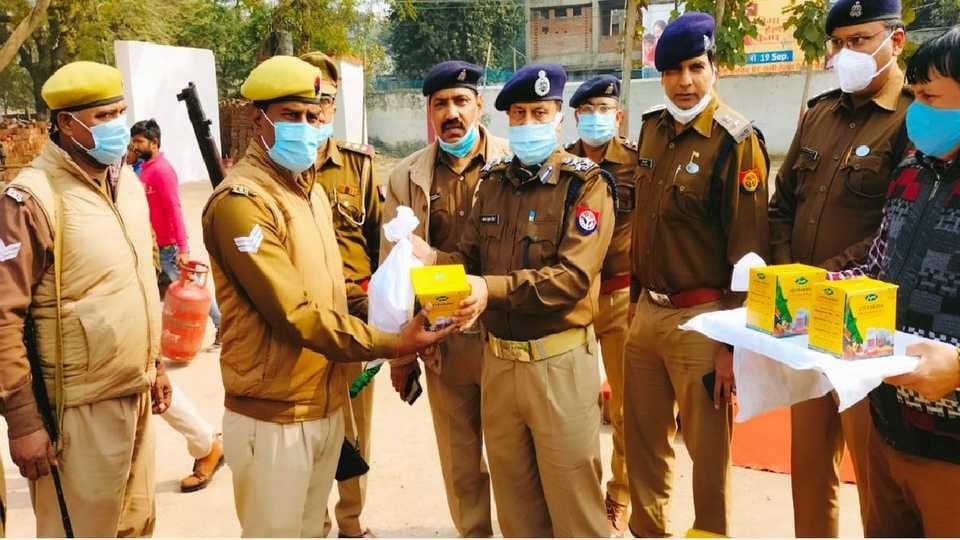 UP Assembly Election 2022: Police personnel left for Agra from Mirzapur for conduct first phase of polling UP vidhan sabha chunav