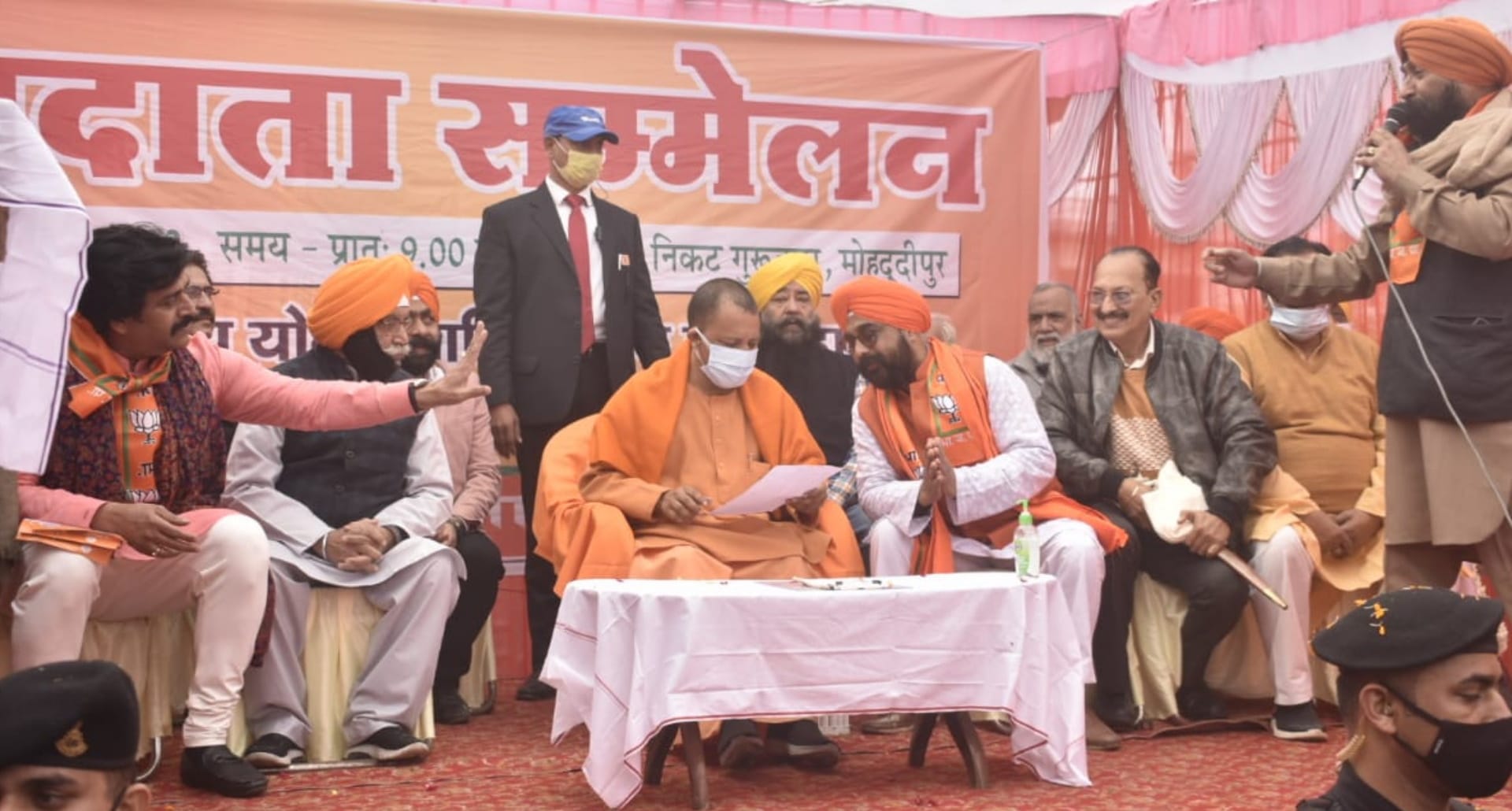 CM Yogi darshan worship at Shri Shri Gopal temple gorakhpur