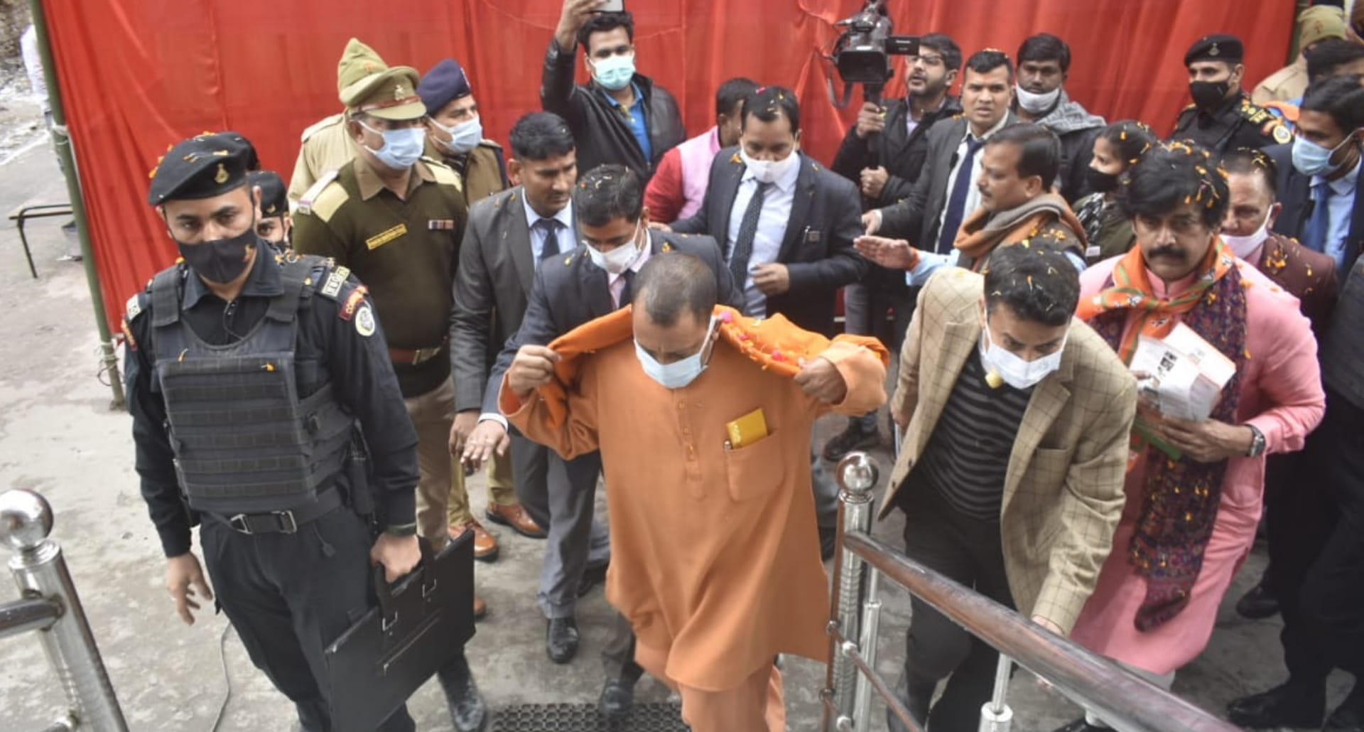 CM Yogi darshan worship at Shri Shri Gopal temple gorakhpur