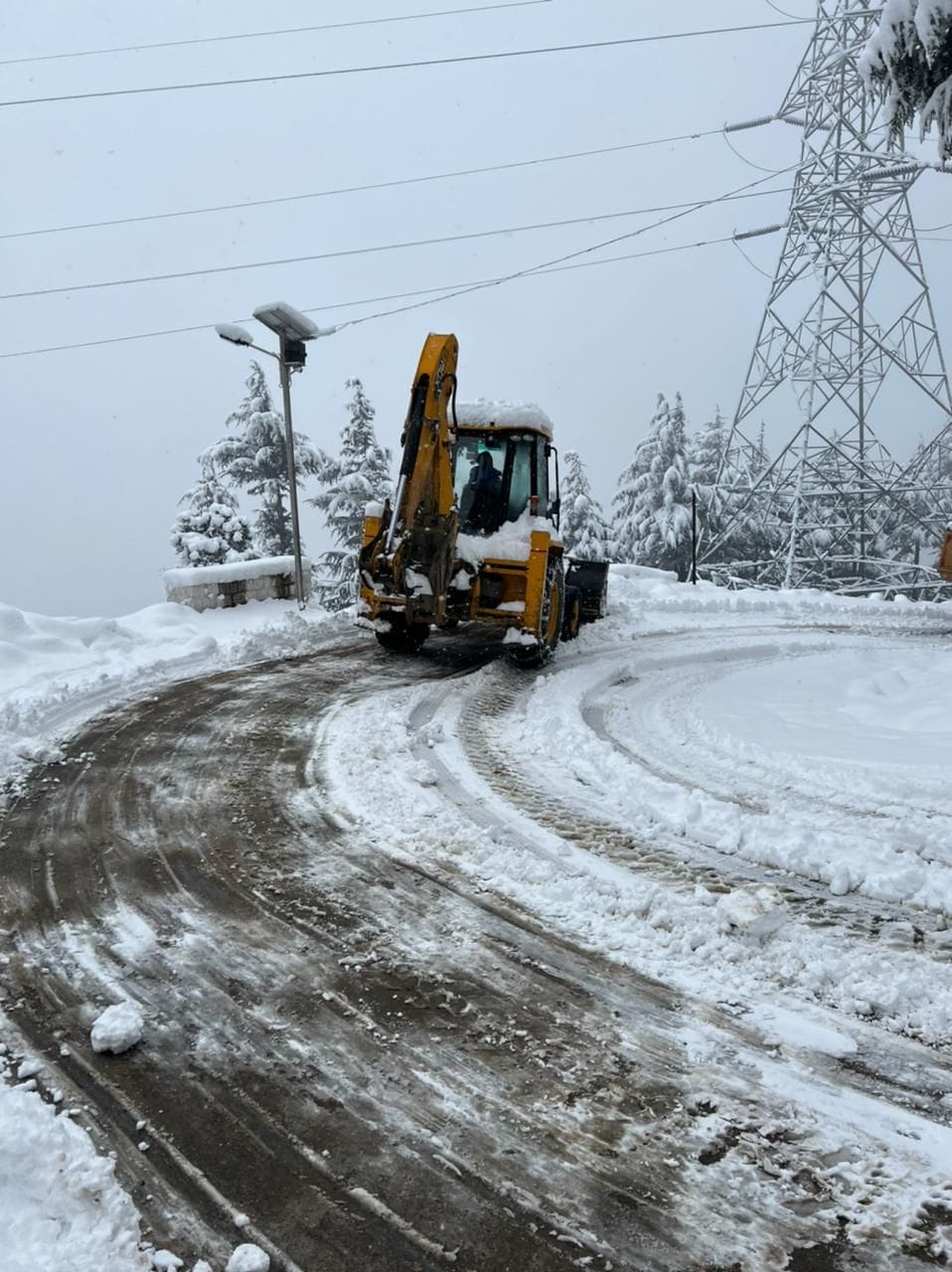 26 roads closed in kinnaur due to snowfall
