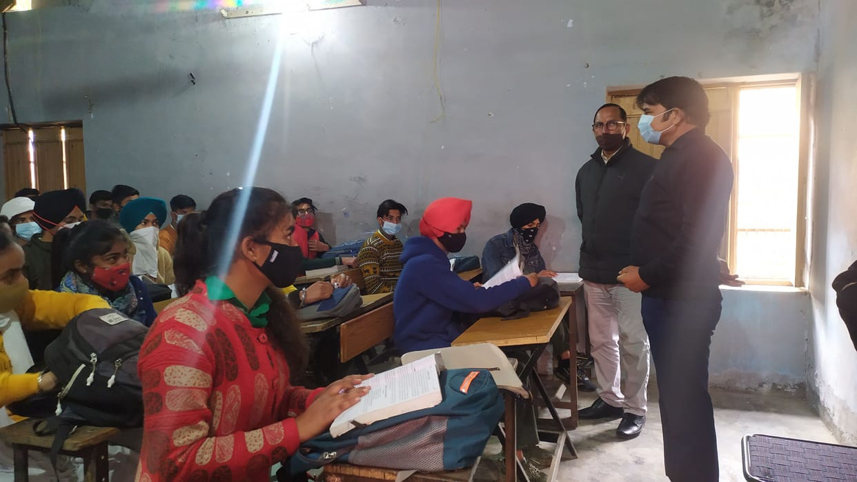 Online studies: Missed habit of writing, handwriting also deteriorated, students forgot to write application