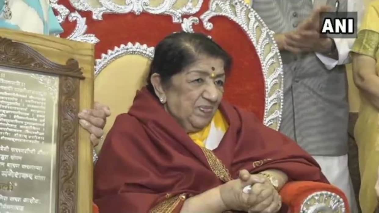 Singer Lata Mangeshkar Health Condition Is Critical She Is On Ventilator Support News Updates in Hindi