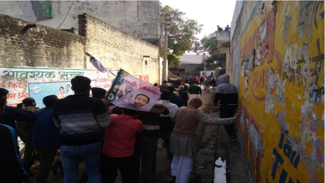 UP Election 2022: Attacked on a car of BJP star campaigner Babita Phogat in Dabathuva of Meerut and many injured