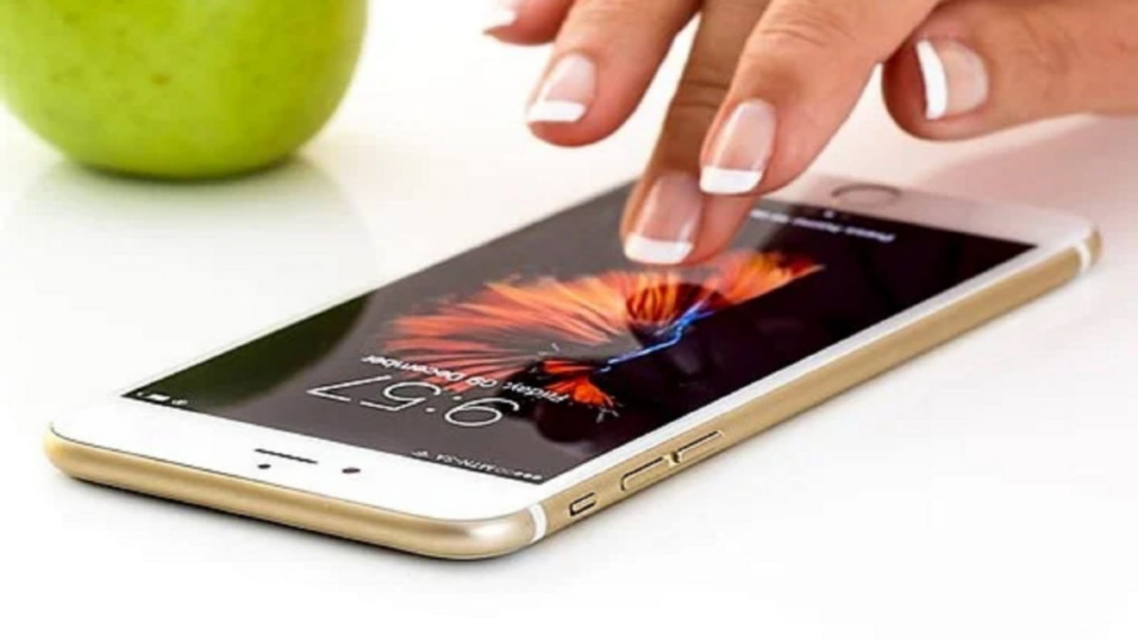Tips to Clean SmartPhone Dont Do These Mistakes Know More in Hindi