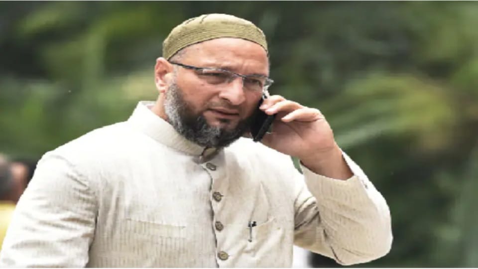 Owaisi survived the attack, but could not escape the firing of his wife, read interesting story