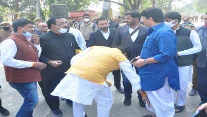 Pratapgarh: Twelve candidates including Rajabhaiya, Ram Singh, Vinod Saroj, Gulshan filled the form