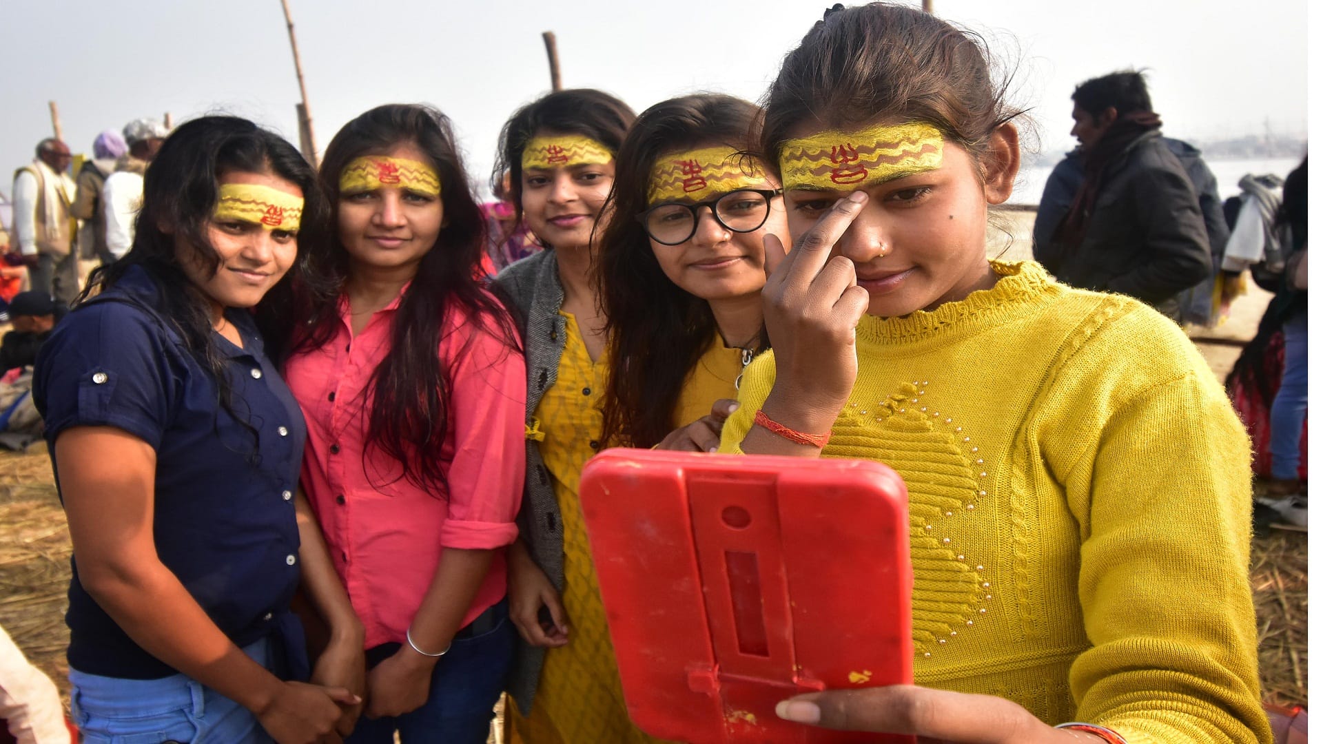 Magh Mela: Vasant Panchami bathing festival today, flood of faith gathered on the Sangam coast