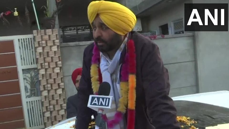 AAP CM face Bhagwant Mann counterattack on Cabinet Minister Smriti Irani comment of opening Liquor shops in Delhi