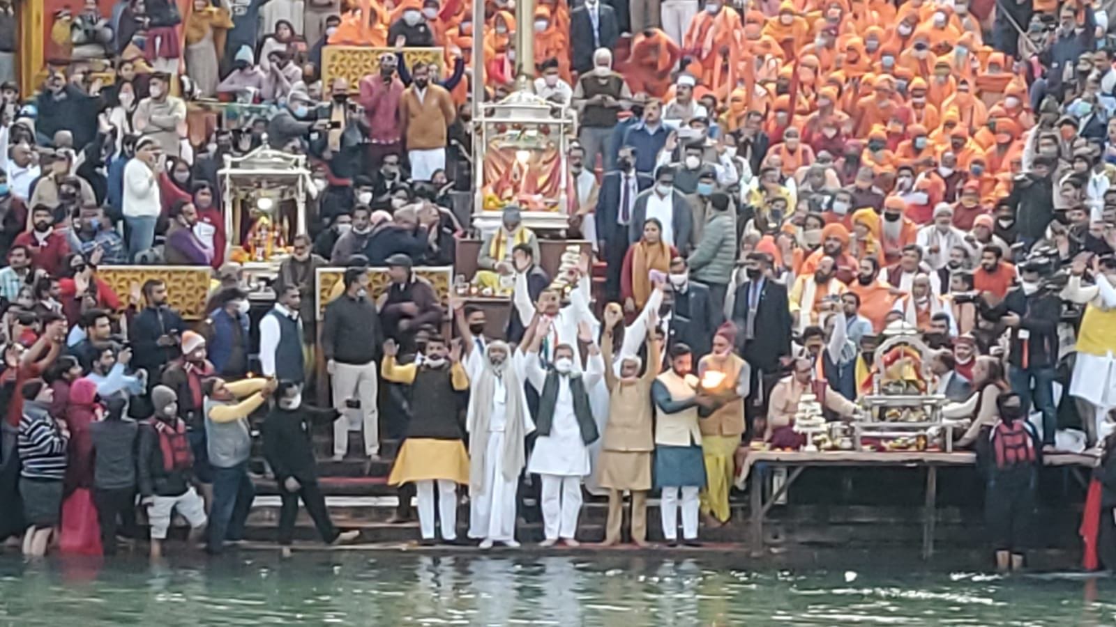 Uttarakhand: Rahul Gandhi offers prayers and ganga Aarti at Har Ki Pauri in Haridwar,see photos