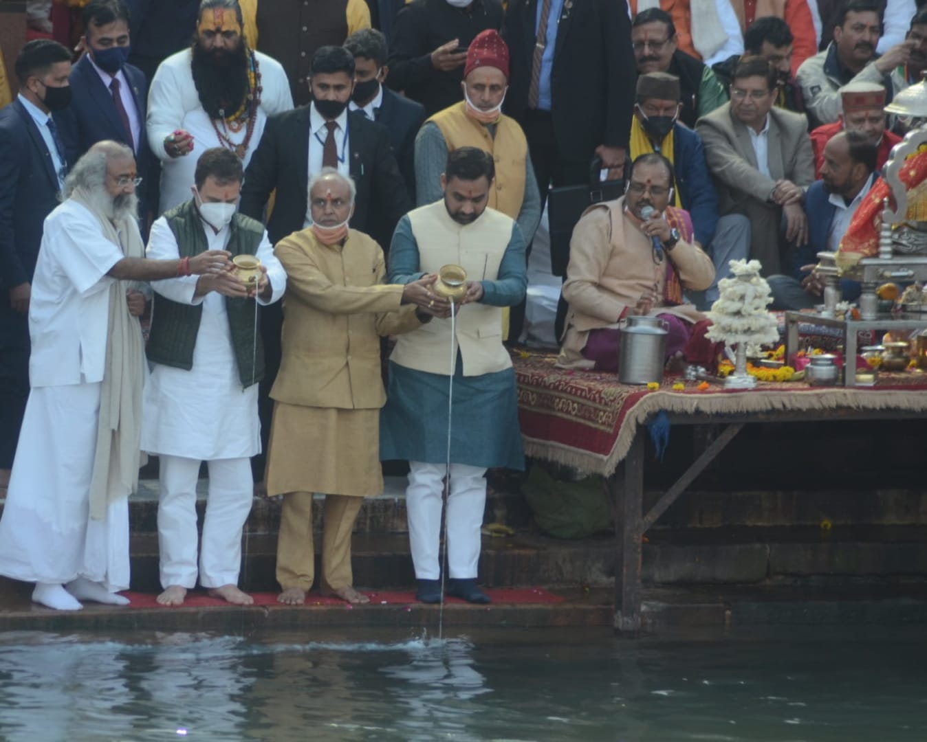 Uttarakhand: Rahul Gandhi offers prayers and ganga Aarti at Har Ki Pauri in Haridwar,see photos