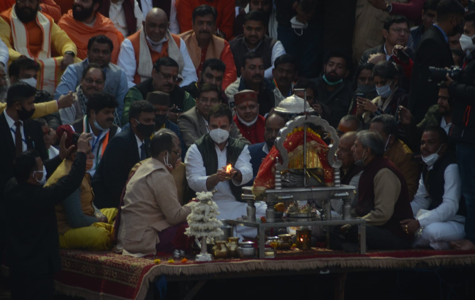 Uttarakhand: Rahul Gandhi offers prayers and ganga Aarti at Har Ki Pauri in Haridwar,see photos