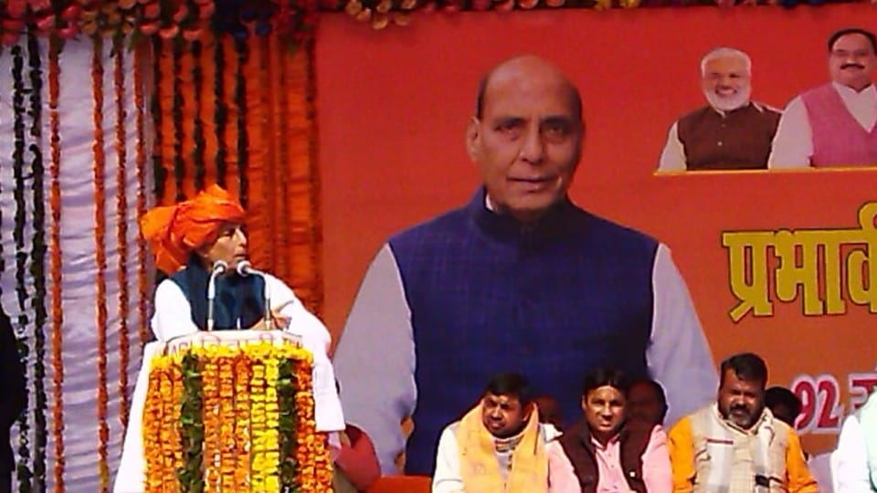 Defense Minister Rajnath Singh addressed the public meeting in Agra
