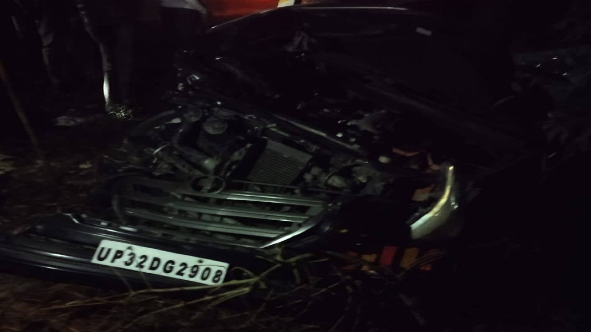 Big Road Accident In Unnao Tanker overturns on PRV in Unnao, three policemen killed