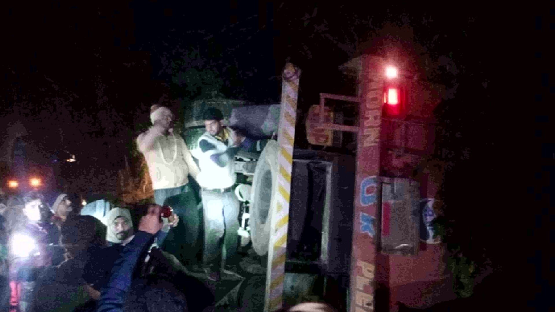Big Road Accident In Unnao Tanker overturns on PRV in Unnao, three policemen killed
