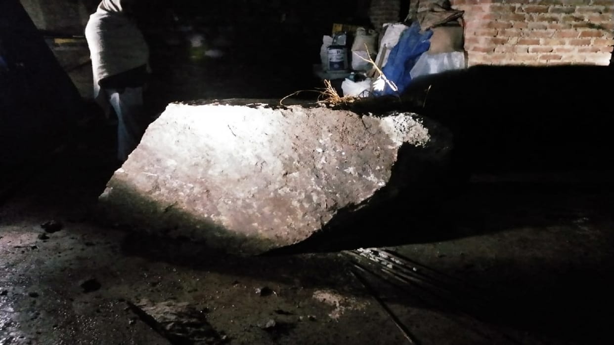 Rock fell on roof of house in Solan of himachal pradesh