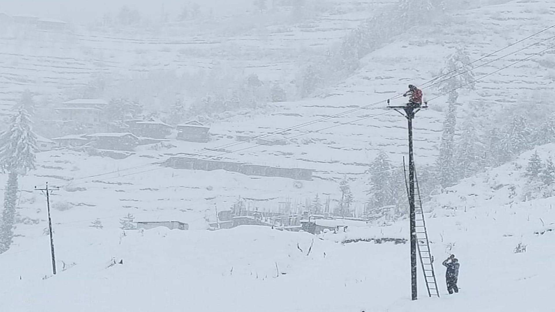 Heavy snowfall in Himachal: See road and power restoration work in pictures