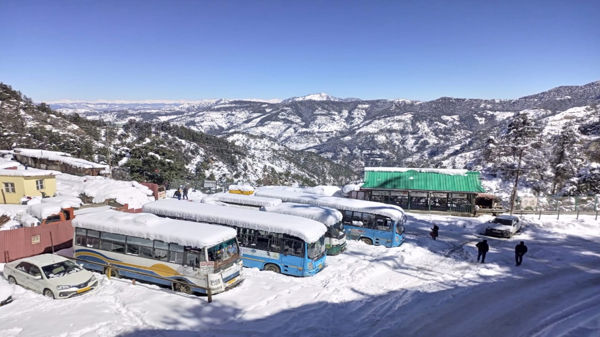 himachal weather update: Weather open but trouble continued in state hundruders of  roads and power transformers stalled due to heavy snowfall, trees breaking as havoc, see photos