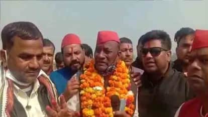 Orai: Tears spilled by SP candidate Dayashankar Verma, was seen crying in viral video