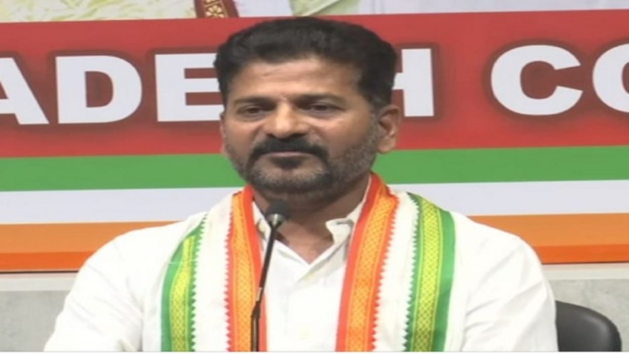 Congress to lodge police complaints against KCR for comment on changing Constitution