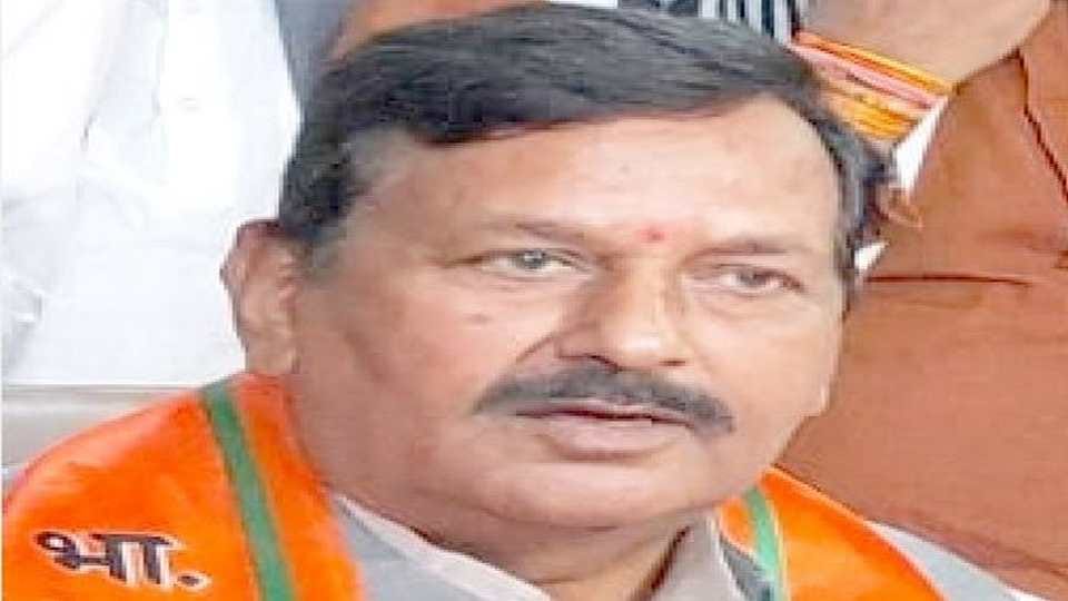Ranganath Mishra said Goons and miscreants get protection in Samajwadi Party in bhadohi