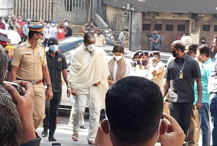 Amitabh Bachchan shared an unseen video with Lata Mangeshkar and say the voice of a million centuries has left us