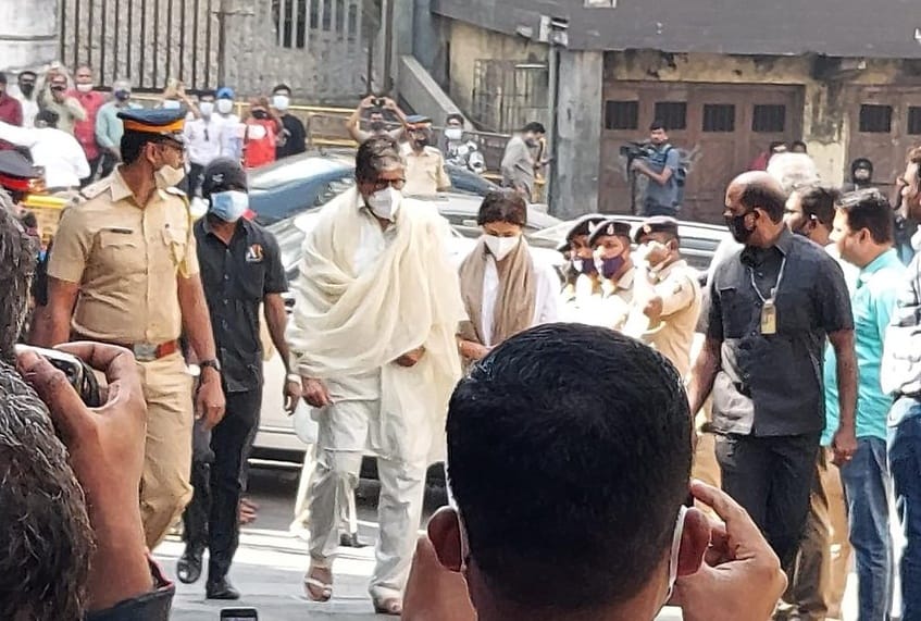 Amitabh Bachchan shared an unseen video with Lata Mangeshkar and say the voice of a million centuries has left us