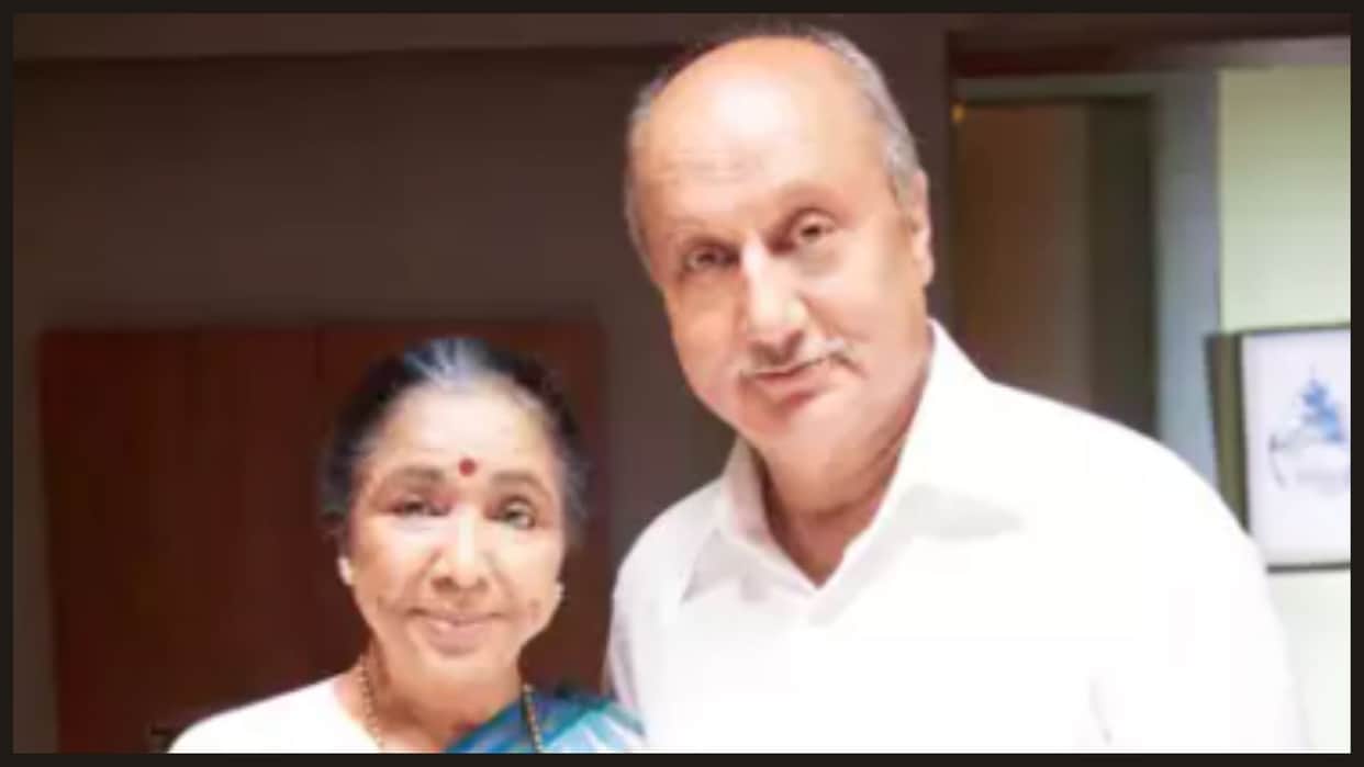 Anupam Kher met Asha Bhosle, sister of Lata Mangeshkar, at her residence post the death of the legendary singer on Sunday.