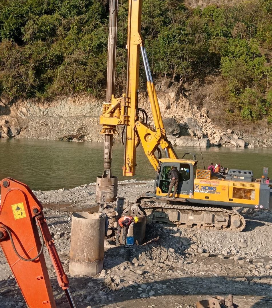 Double lane bridge being built with modern technology in Sidhpur-Kothi port