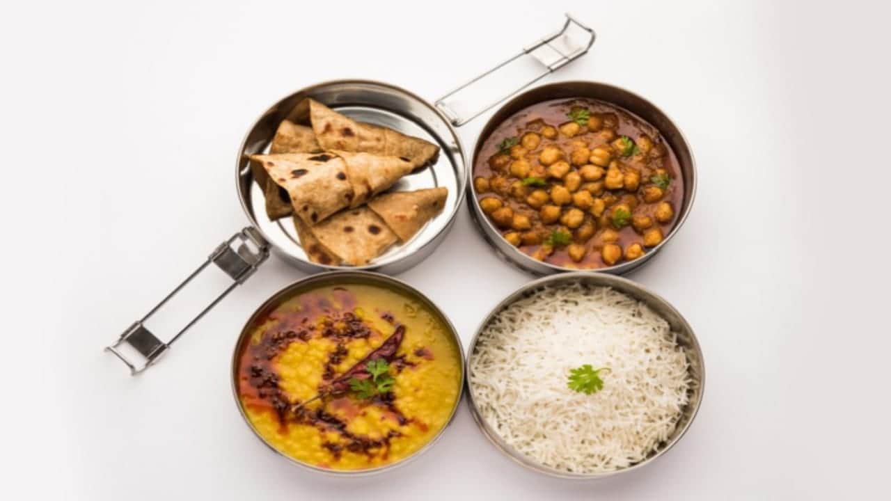 Business Ideas you can earn lakhs of rupees by starting tiffin service business