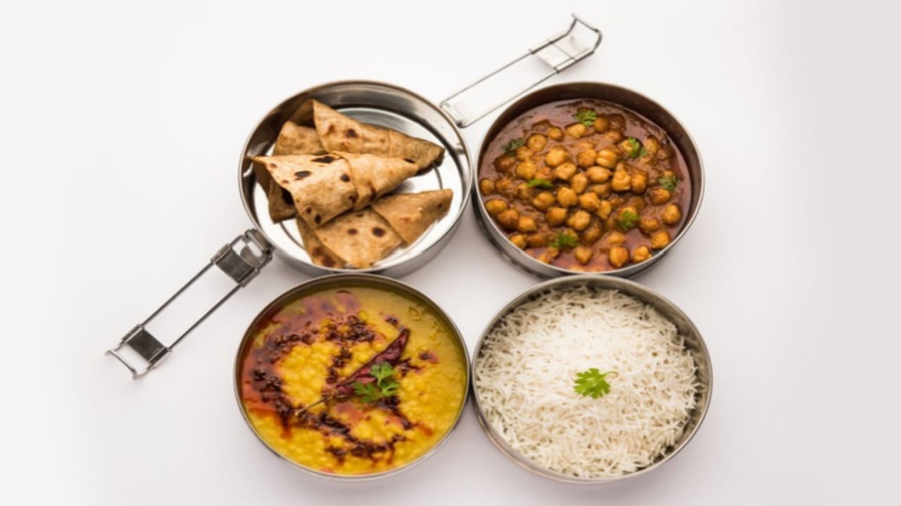 Business Ideas you can earn lakhs of rupees by starting tiffin service business
