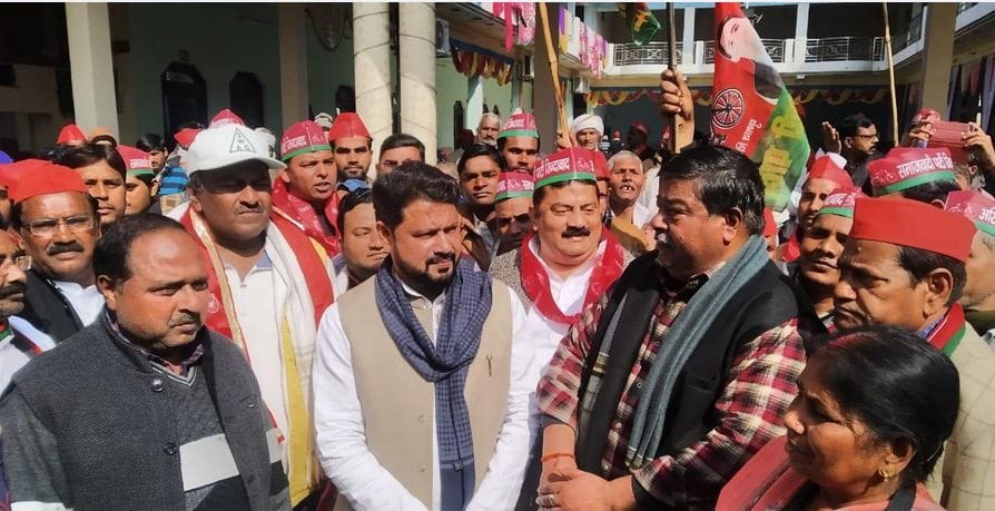 Hathras: Ikram Qureshi left Congress and joined SP