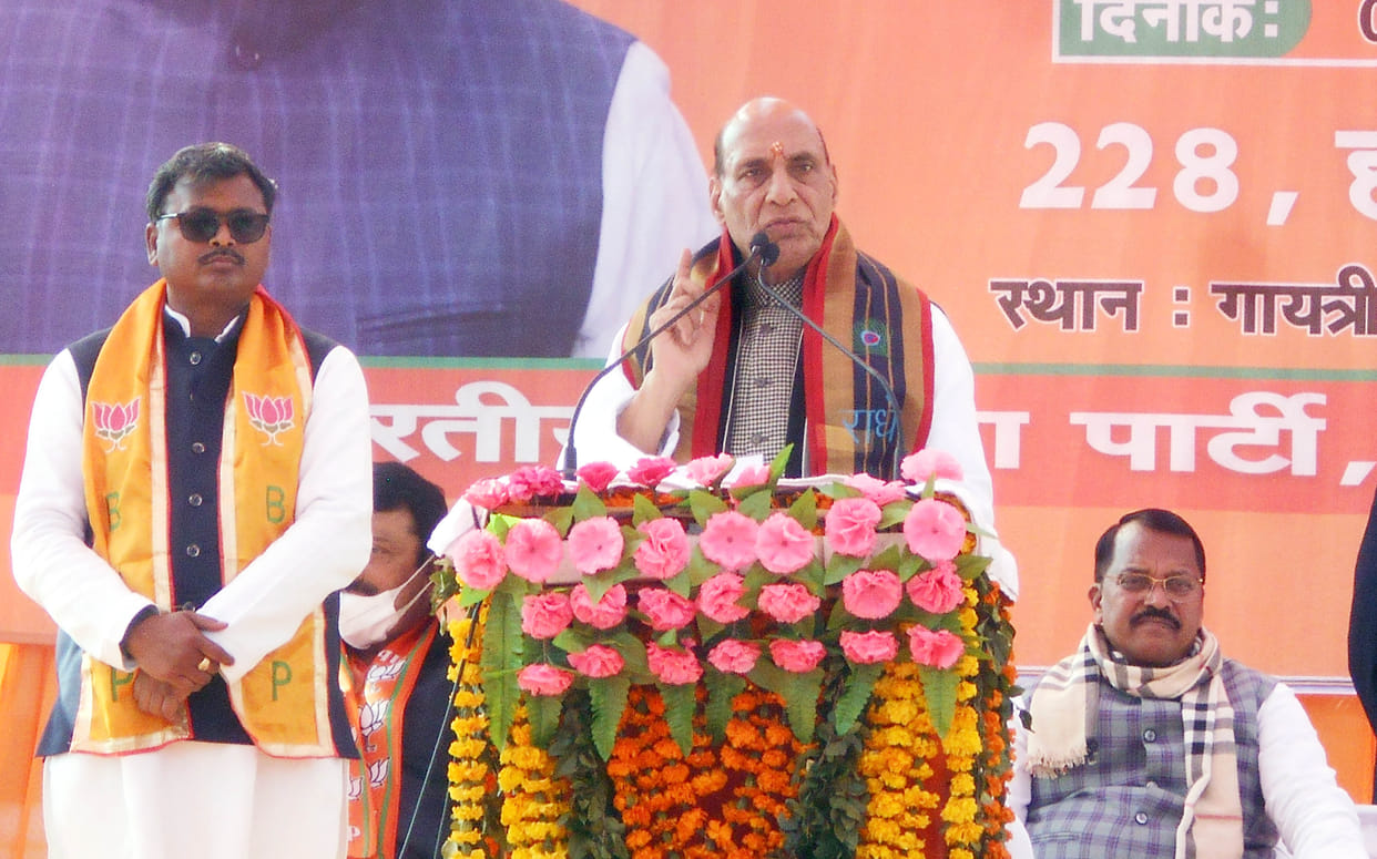 Yogi all-rounder player, all wickets of opposition were uprooted: Rajnath Singh