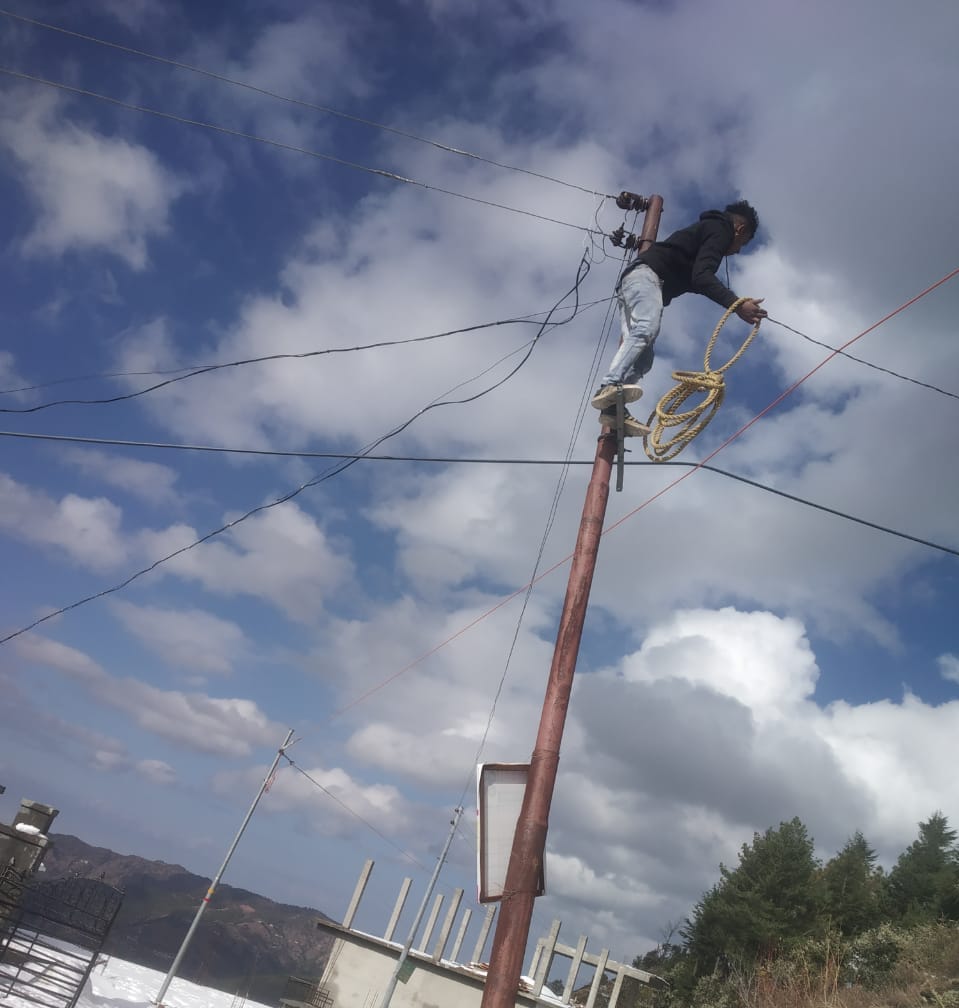 employees re-stored  electricity  supply in kupvi area of sirmaur district with in  60 hours