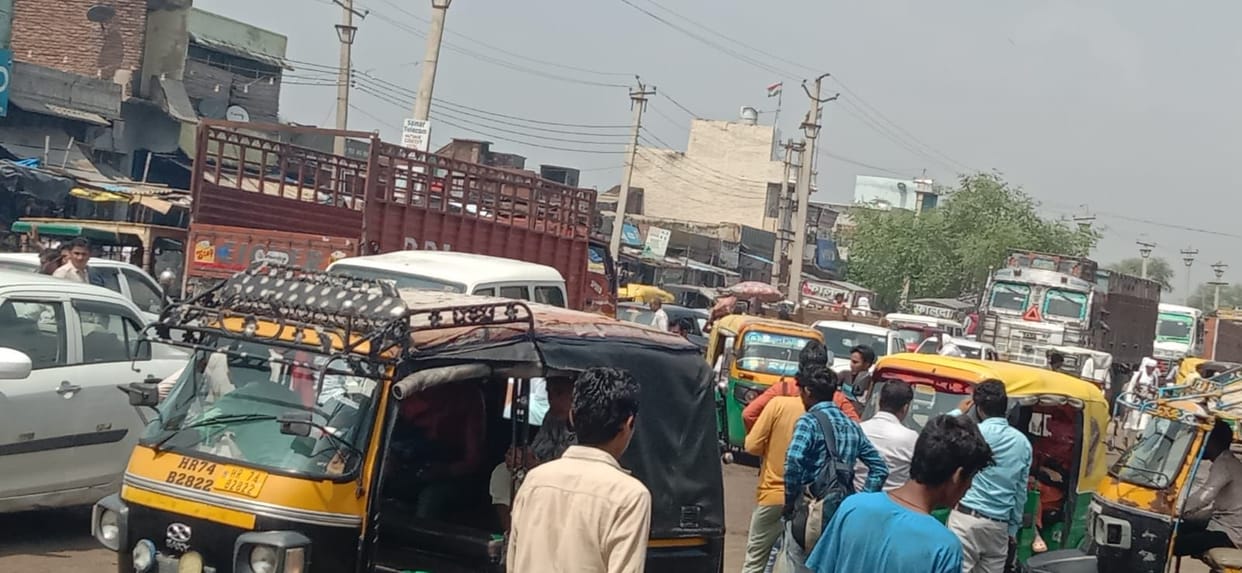 Three hours jam at Badkli Chowk