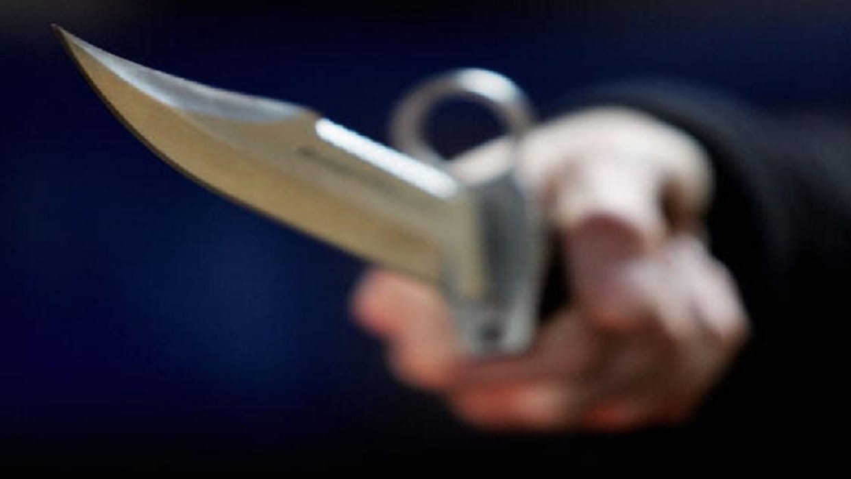 youth attacked with a knife in gorakhpur after smoke