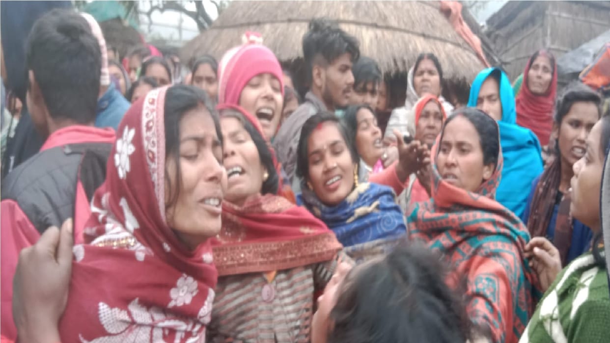 Kushinagar Dead body of person found outside village suspected of murder police investigation