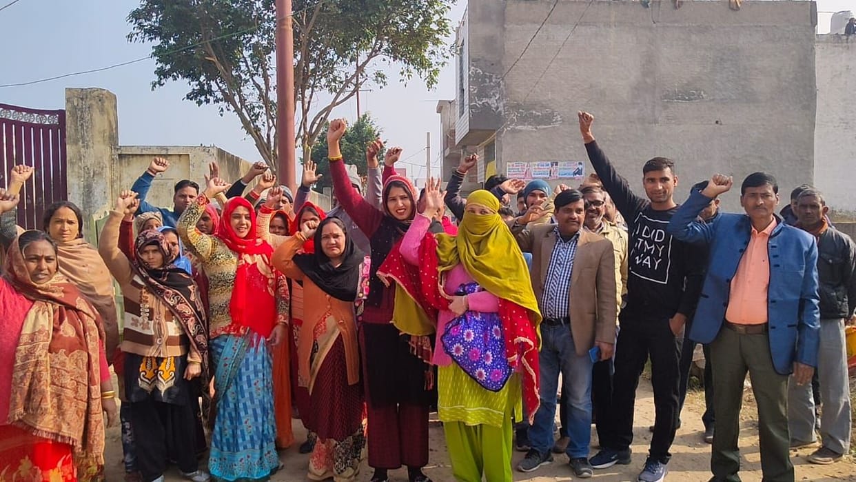 Hathras: People angry due to lack of electricity announced boycott of elections