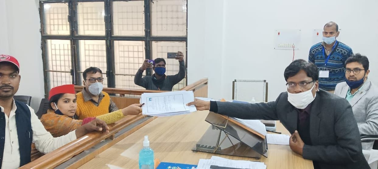 12 including Lal Bahadur, Pooja Pal and Atul Dwivedi and Nagendra Singh filled the form