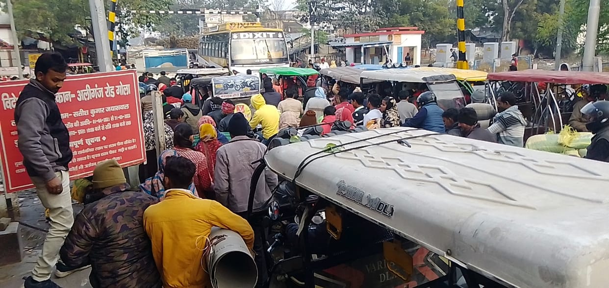railway crosing,road jaam,public problem