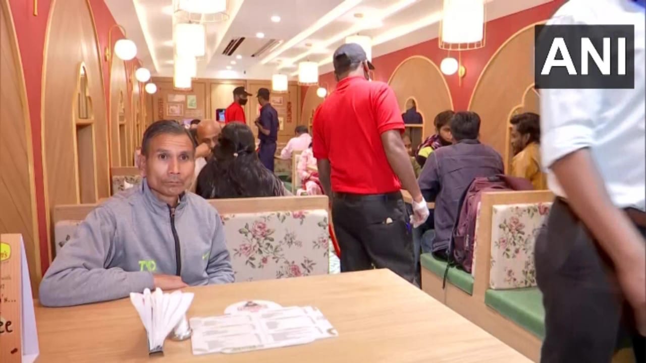 Indian Railways started innovative restaurant on wheel outside Nagpur railway station