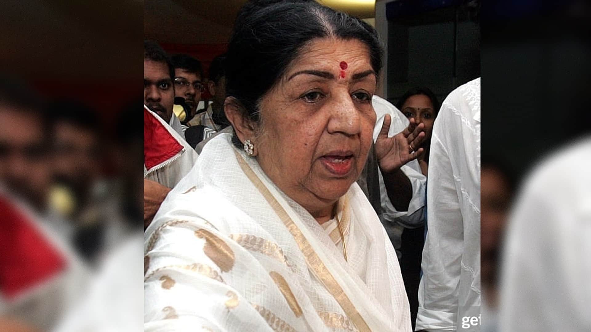 Lata Mangeshkar in an interview talks about family financial crisis, no food when she was a child