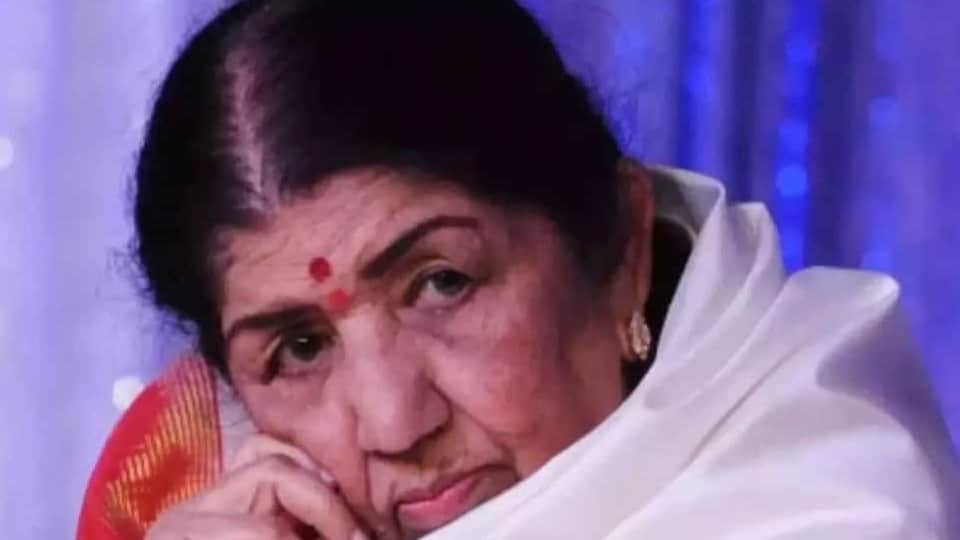 Lata Mangeshkar Family Usha Mangeshkar Fulfill late singer Last Wish Donates 10 Lakh rupee To Tirumala Temple