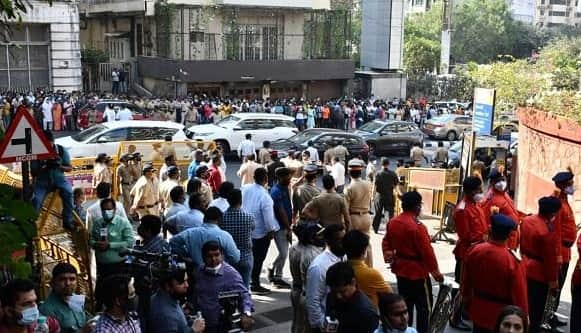 Lata Mangeshkar Funeral Live Updates: Amitabh Bachchan PM Modi other celebs pay tribute Shivaji Park