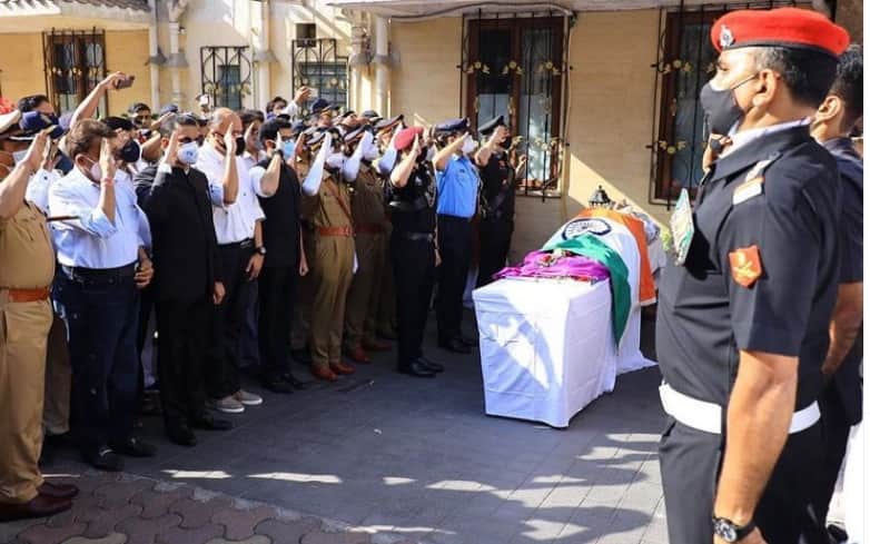 Lata Mangeshkar Funeral Live Updates: Amitabh Bachchan PM Modi other celebs pay tribute Shivaji Park