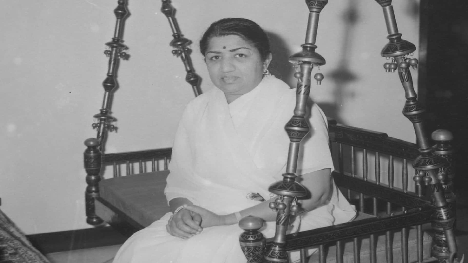 Lata Mangeshkar visited the Taj Mahal with siblings in 1965