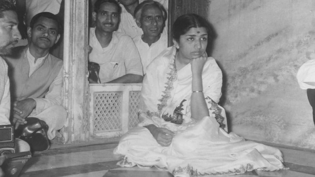 You are at AIR's Delhi station... Now 14 year old girl Lata Mangeshkar will recite Raag Khambavati