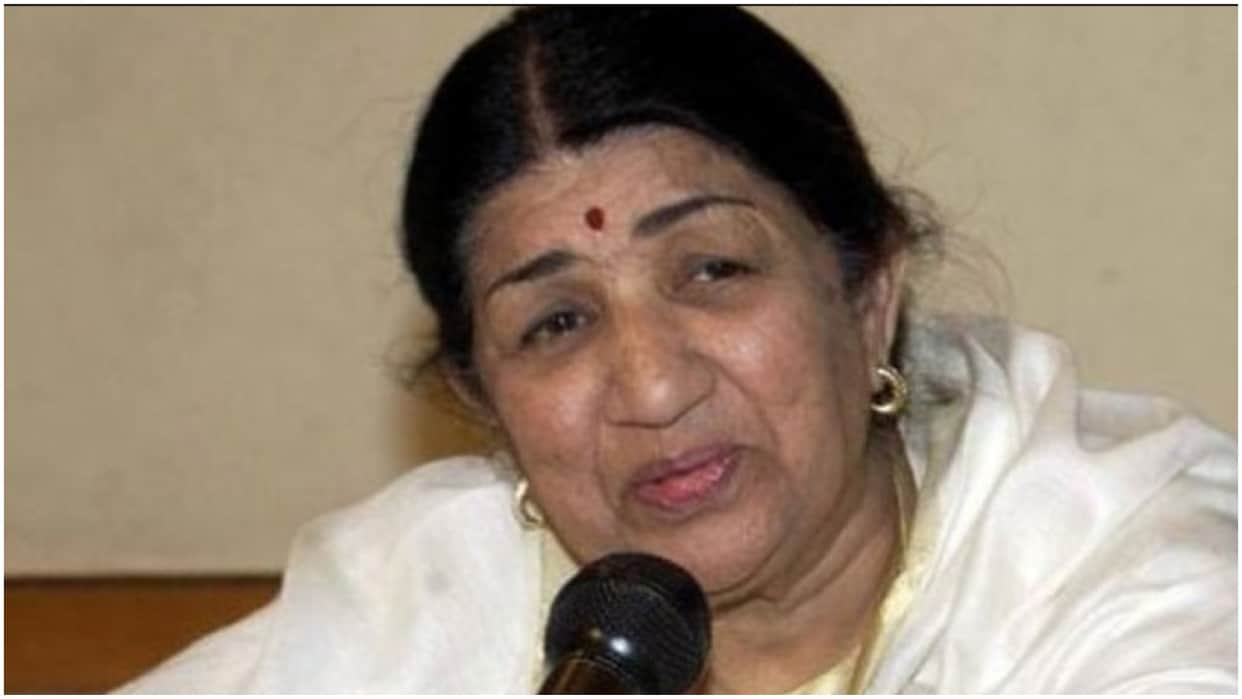 Lata Mangeshkar Passes away When Lata Mangeshkar got angry with Dilip Kumar did not talk for 13 years